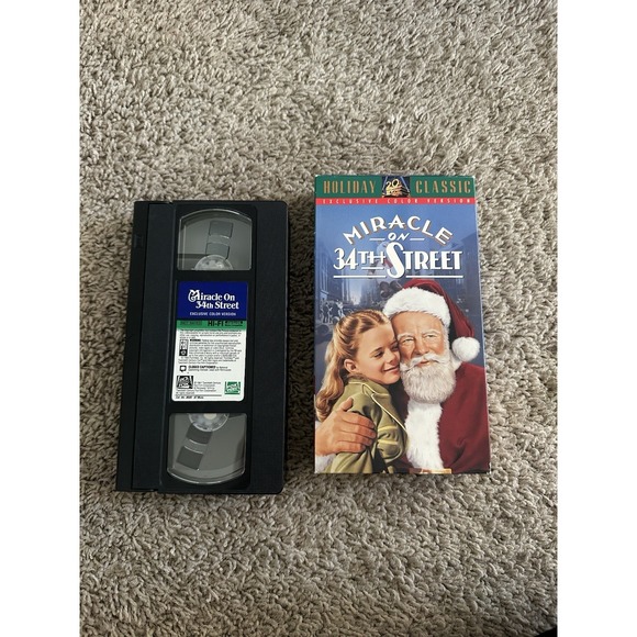 Miracle‎ on 34th Street (VHS, 1993, Colorized) - Picture 1 of 2